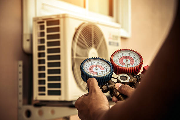 Professional Hvac technician working in Brownsboro, TX